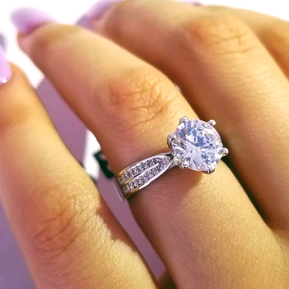 Luxury Designer White Round Center Diamond Ring - Picture 2 of 7